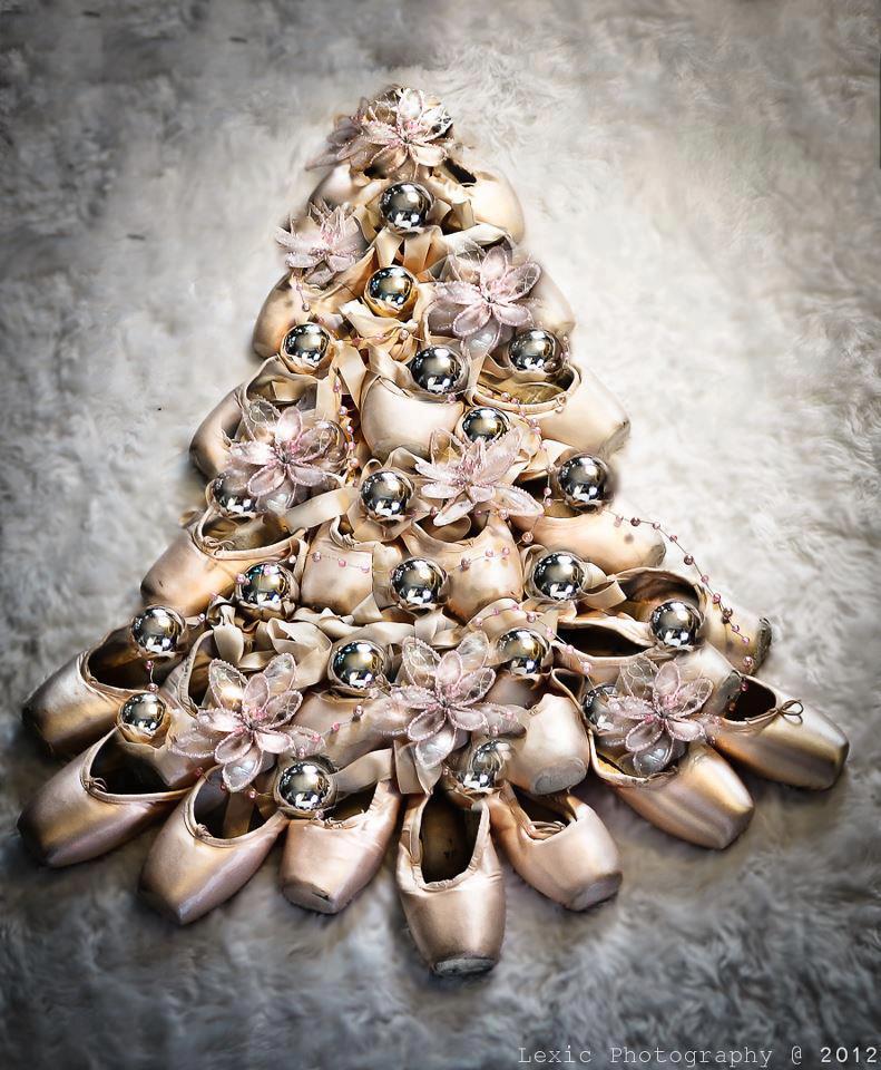 scarpe da ballerina formano un albero di natale